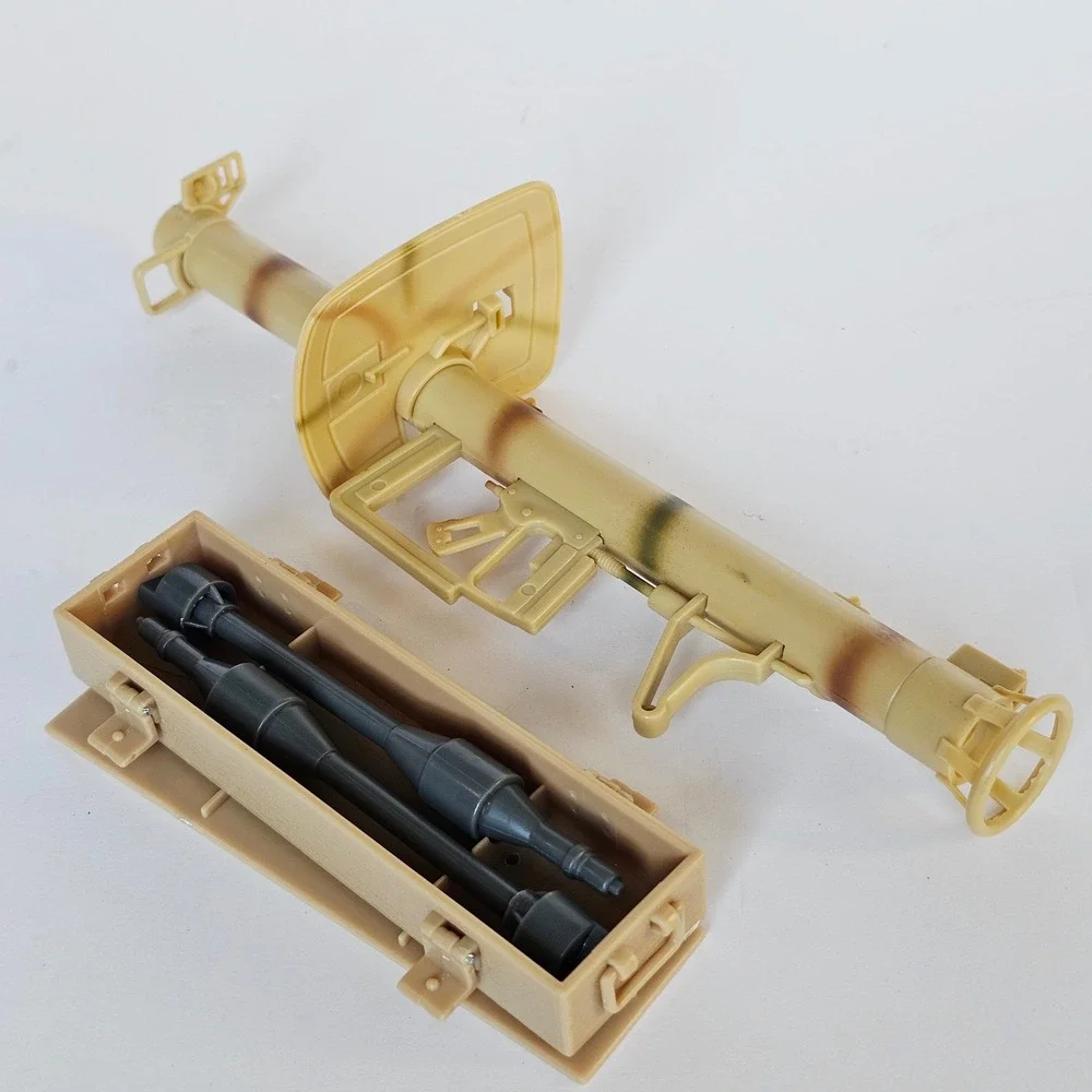 1/6 Scale German Panzerschreck Anti Tank WW II American Bazooka Case Rocket 1453